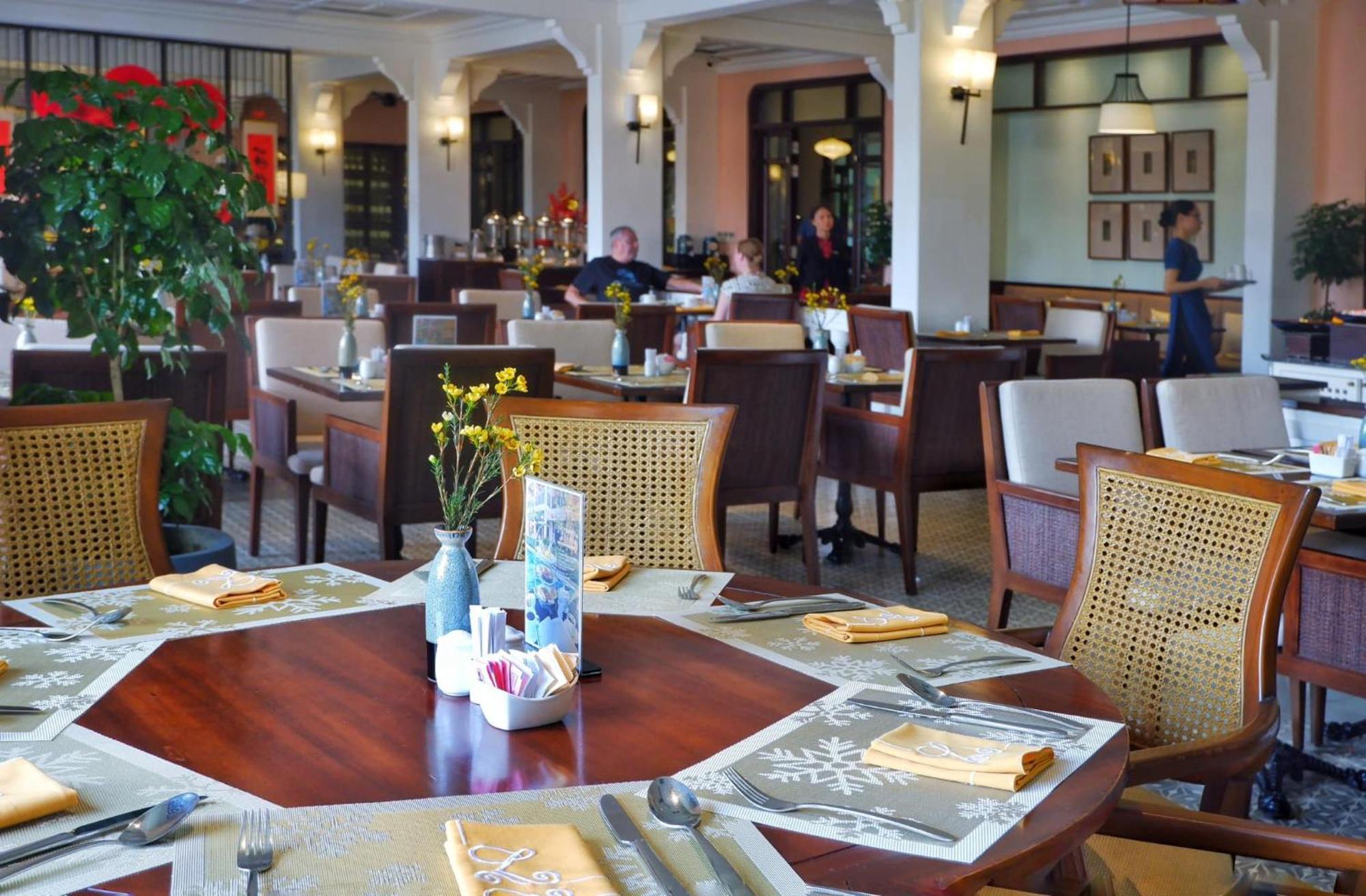アレグロ ホイアン ア リトル ラグジュアリー ホテル&スパ エクステリア 写真 The restaurant at the hotel